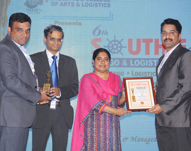 Team Smart Marine receives 2014 NVOCC award from SECC