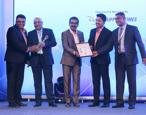 Team receiving NVOCC award 2016 from SECC